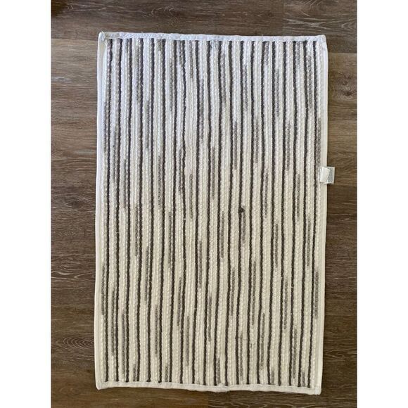 Threshold Grays White Bath Mat - Picture 4 of 6